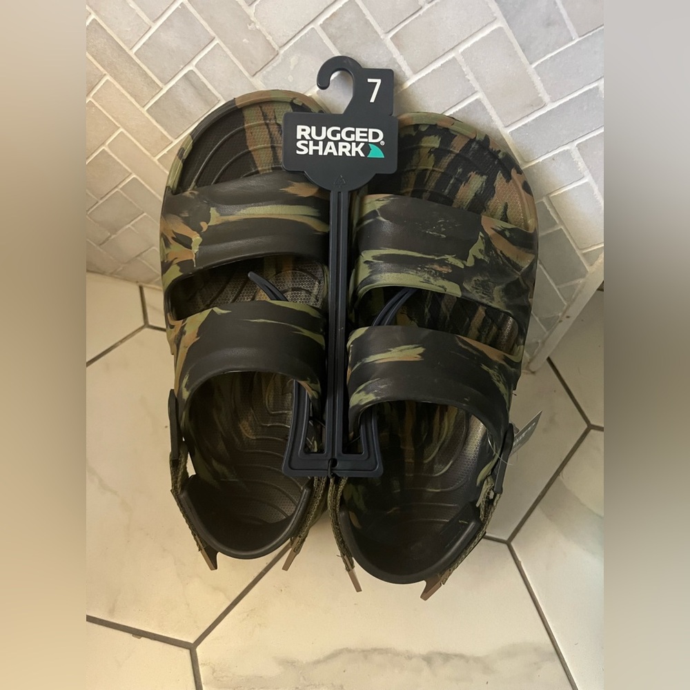 Rugged Shark Camouflage Sandals - Picture 4 of 7